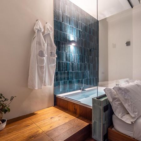 Palazzo Italia Suites Бари Екстериор снимка