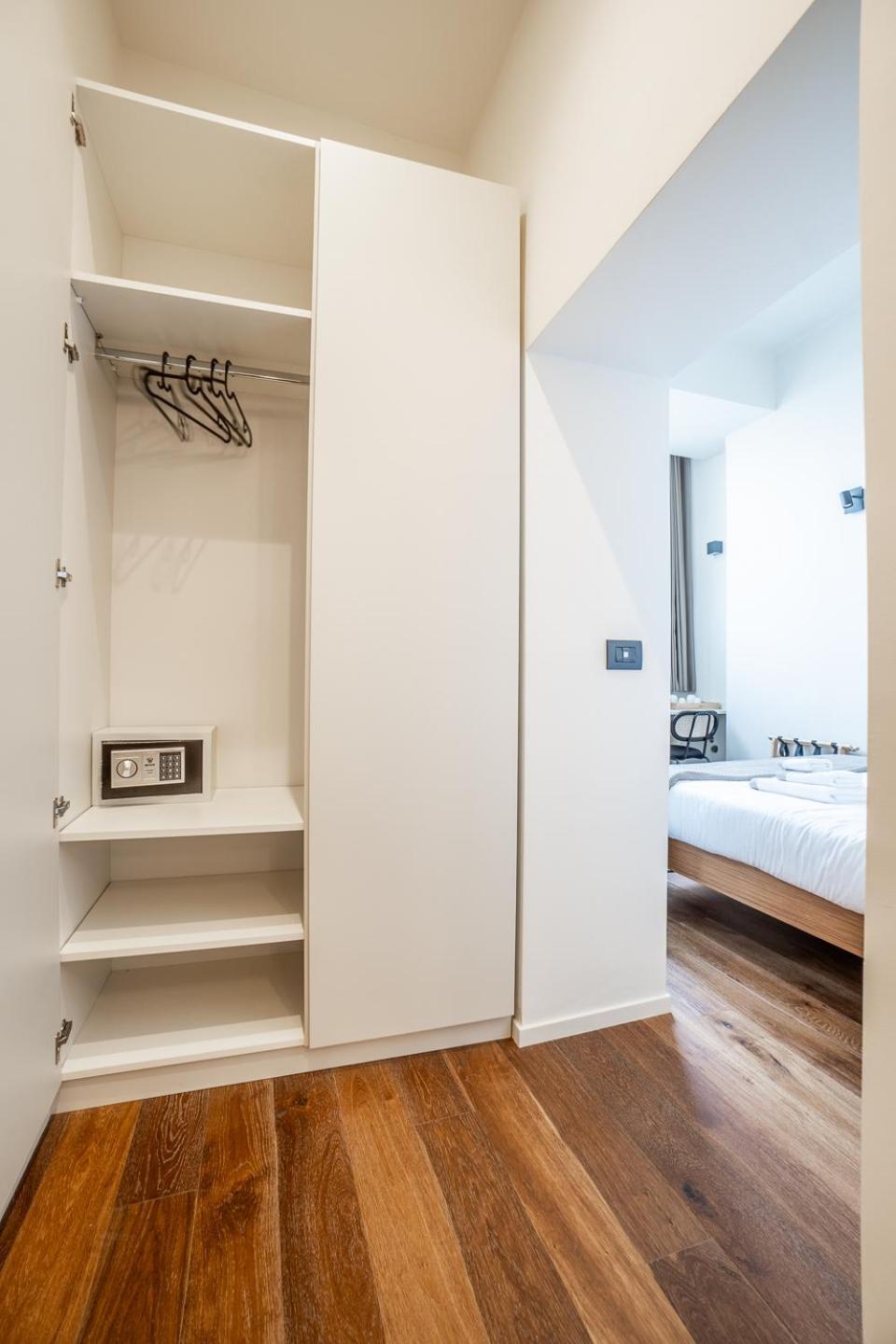 Palazzo Italia Suites Бари Екстериор снимка